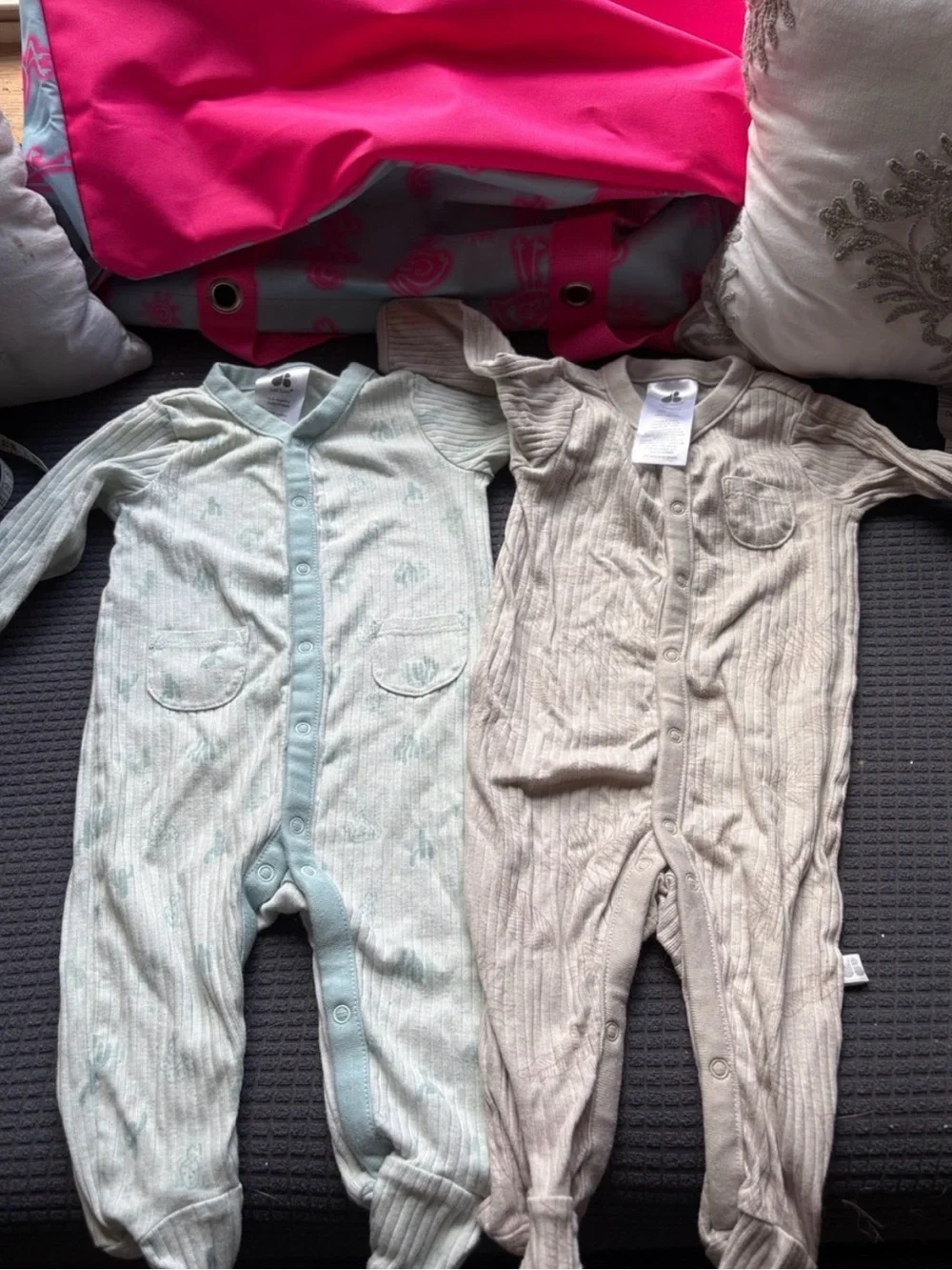 Just Born & Carter’s 0-3month lot of 5 pieces